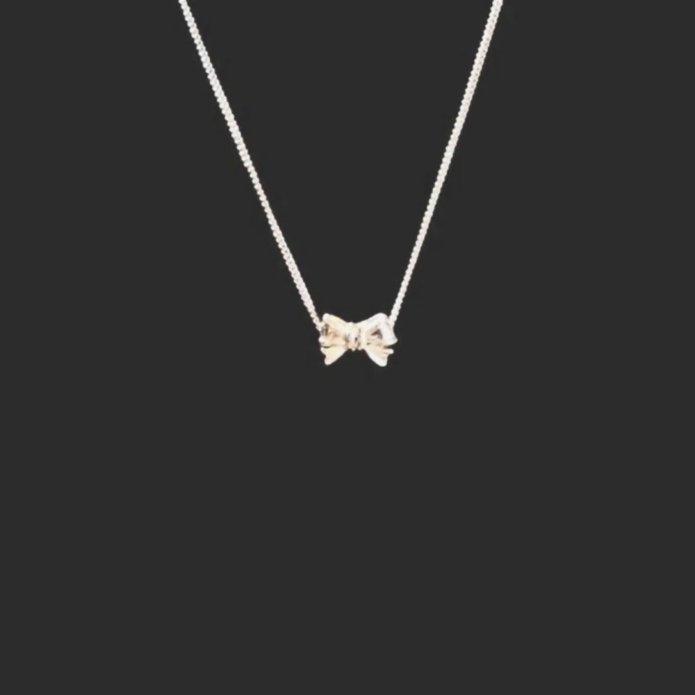 Small Silver Plated Cute Bow Necklace Like New Very Shiny! - Picture 4 of 6